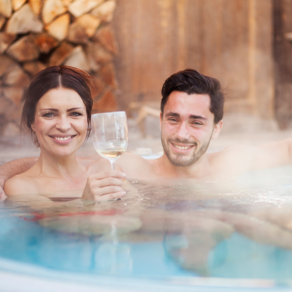 hot tub in winters.png__PID:f2ee9efb-c172-4678-a138-f3365fe11fc3